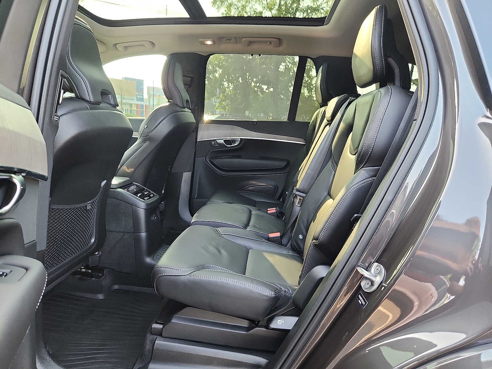 2024 Volvo XC90 Recharge Plug-In Hybrid Ultimate Bright Theme