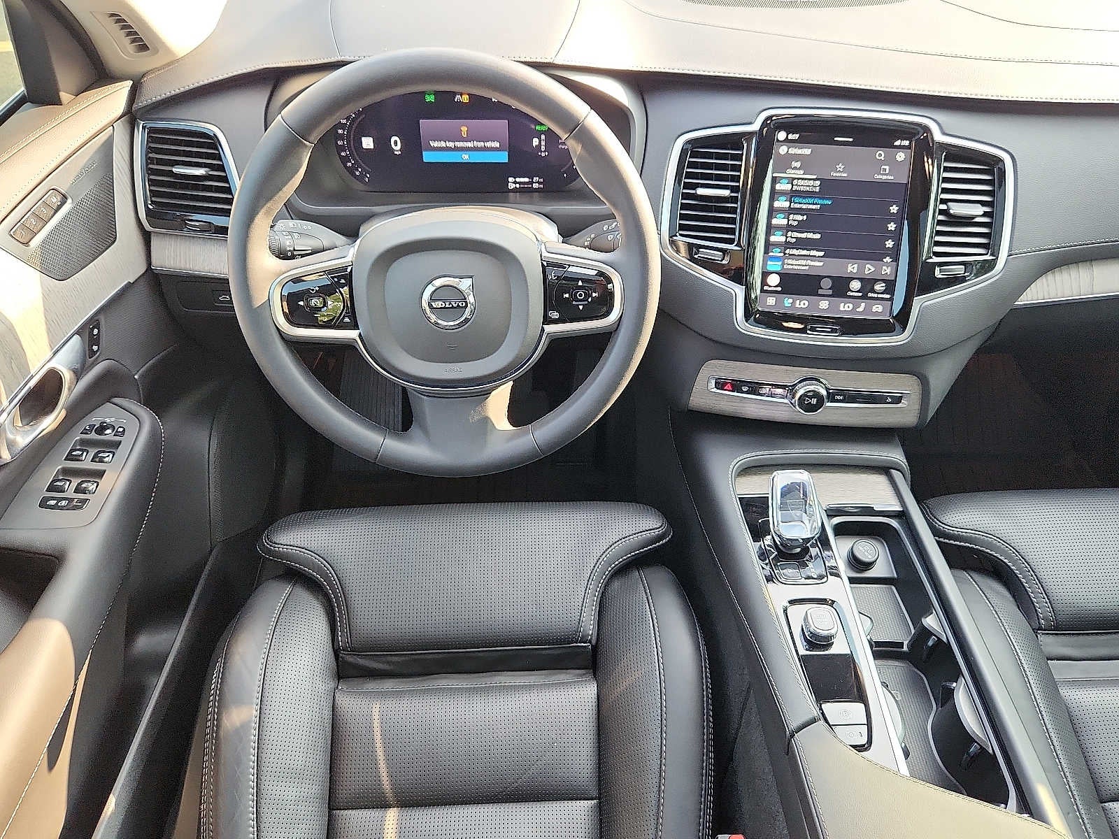 2024 Volvo XC90 Recharge Plug-In Hybrid Ultimate Bright Theme