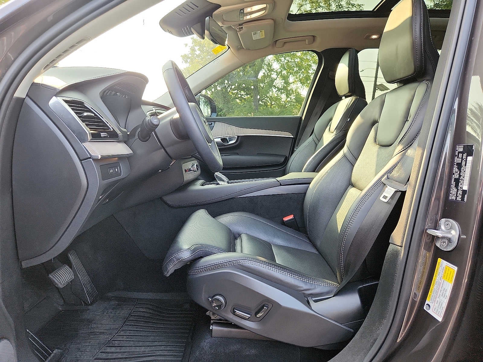 2024 Volvo XC90 Recharge Plug-In Hybrid Ultimate Bright Theme