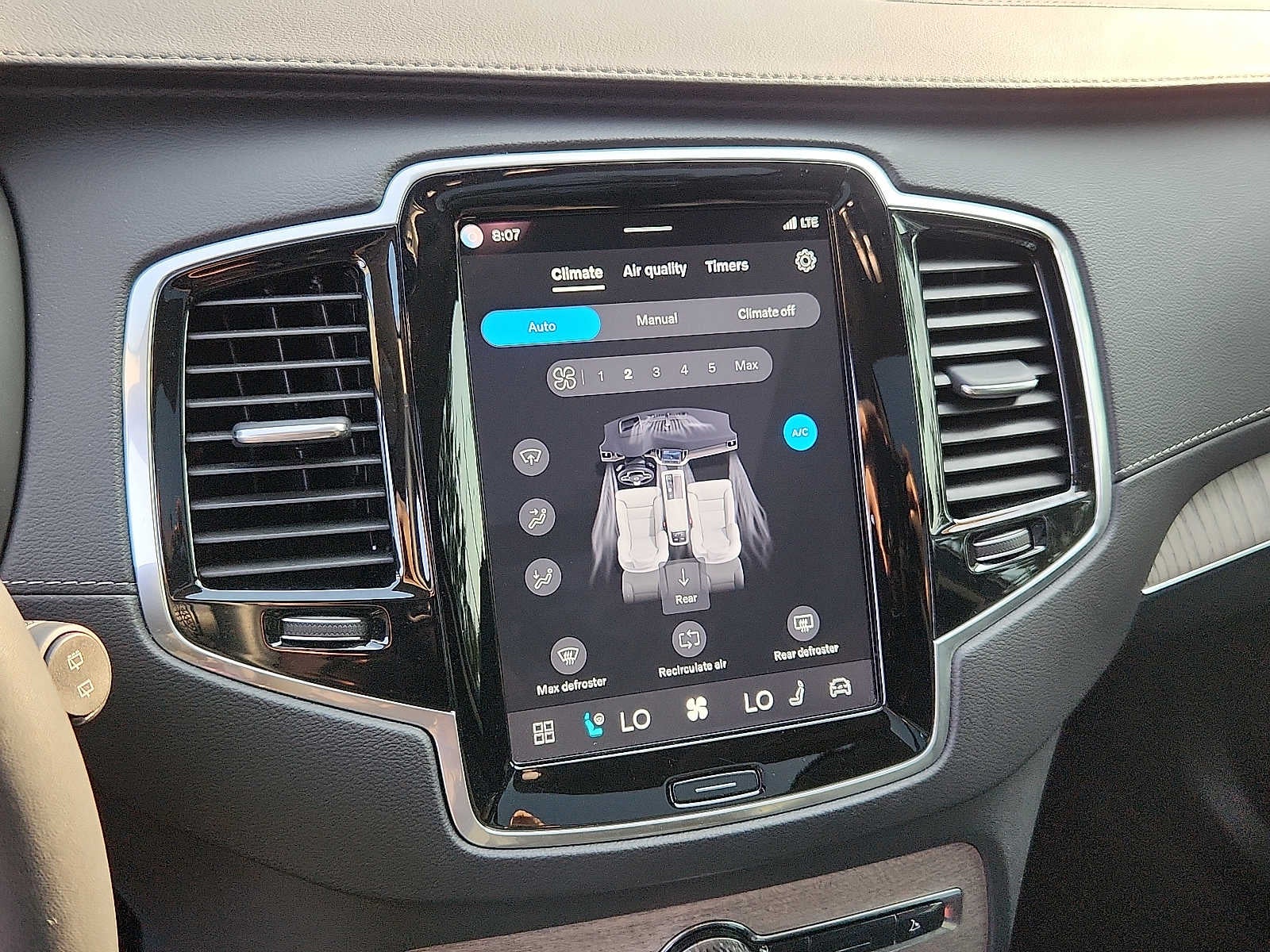 2024 Volvo XC90 Recharge Plug-In Hybrid Ultimate Bright Theme