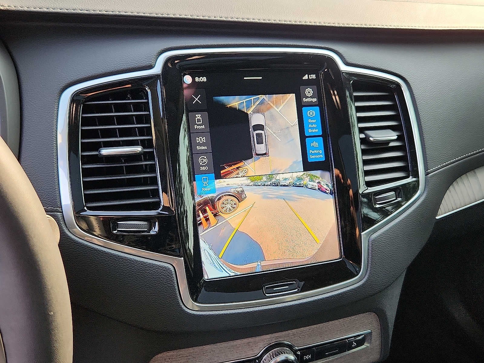 2024 Volvo XC90 Recharge Plug-In Hybrid Ultimate Bright Theme