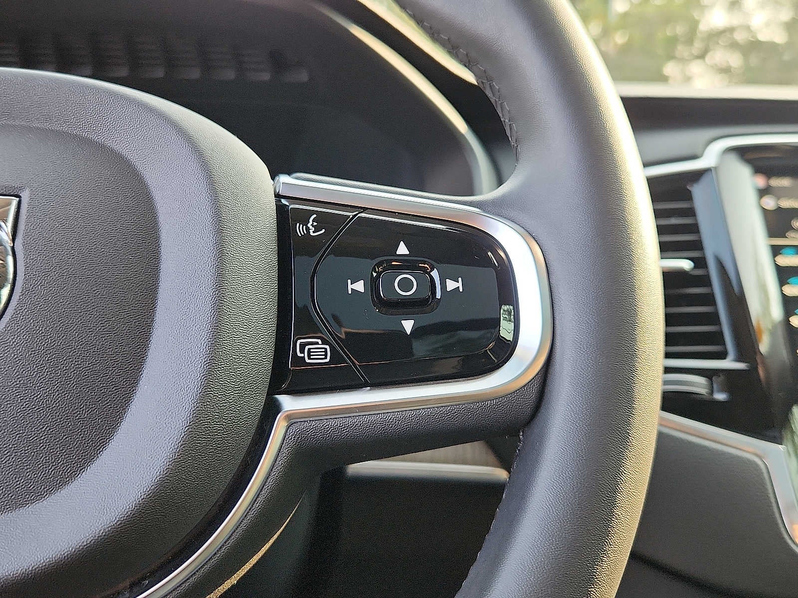 2024 Volvo XC90 Recharge Plug-In Hybrid Ultimate Bright Theme