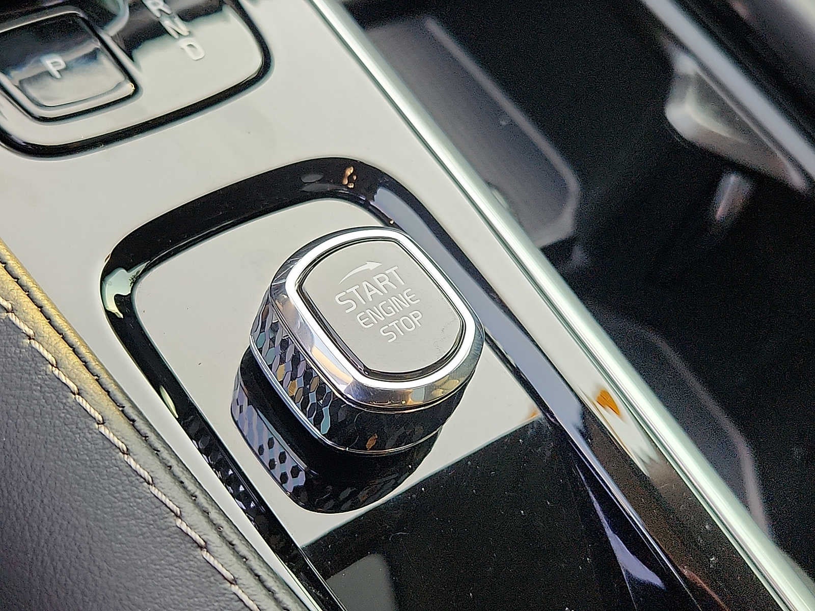 2024 Volvo XC90 Recharge Plug-In Hybrid Ultimate Bright Theme