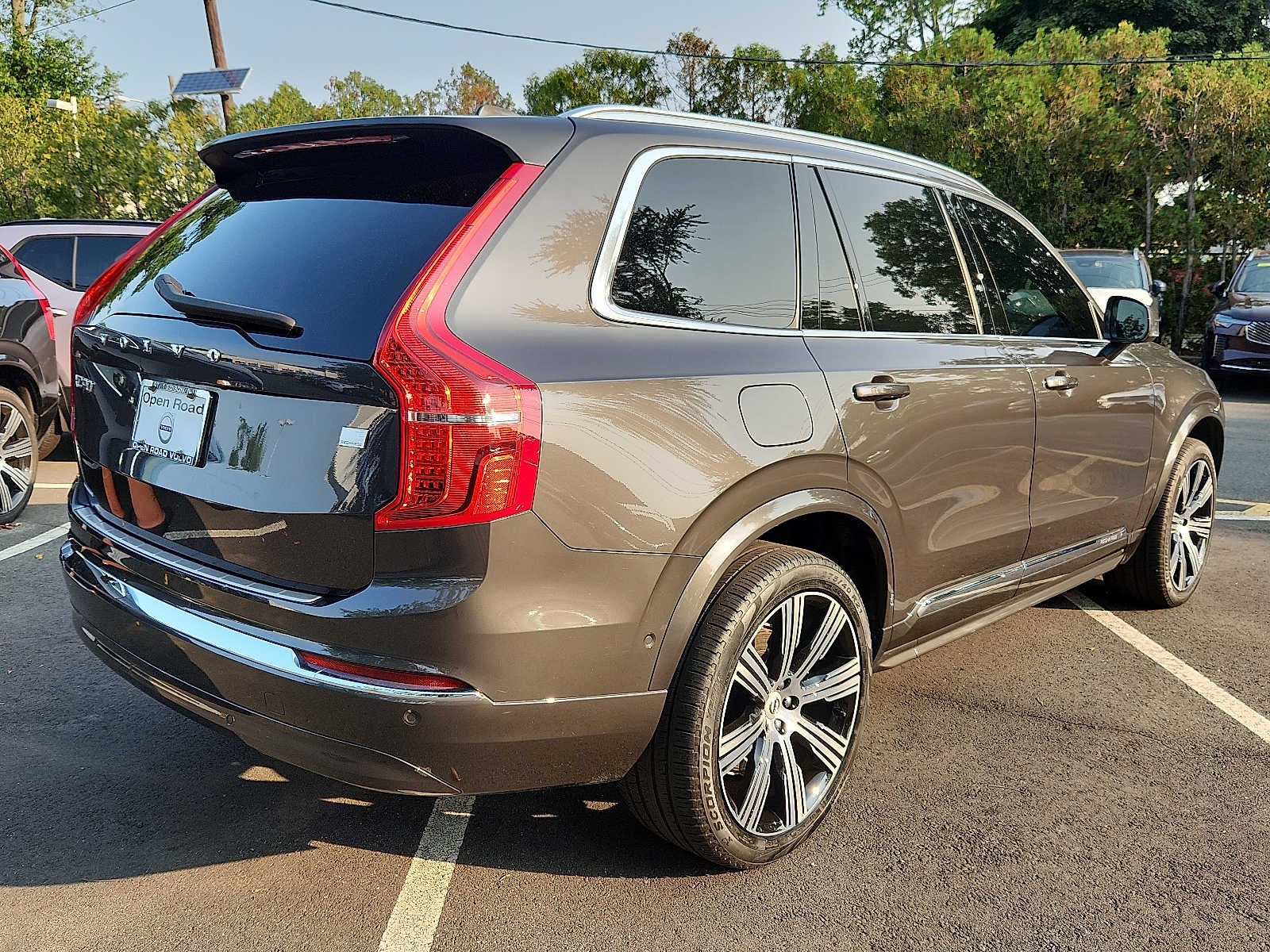 2024 Volvo XC90 Recharge Plug-In Hybrid Ultimate Bright Theme