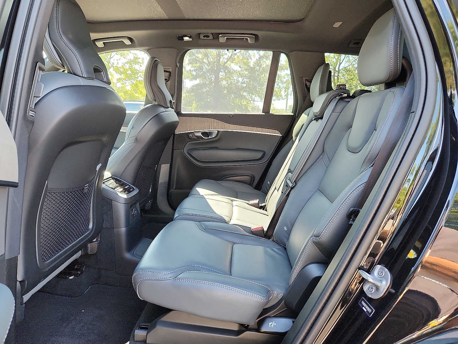 2024 Volvo XC90 Recharge Plug-In Hybrid Ultimate Bright Theme