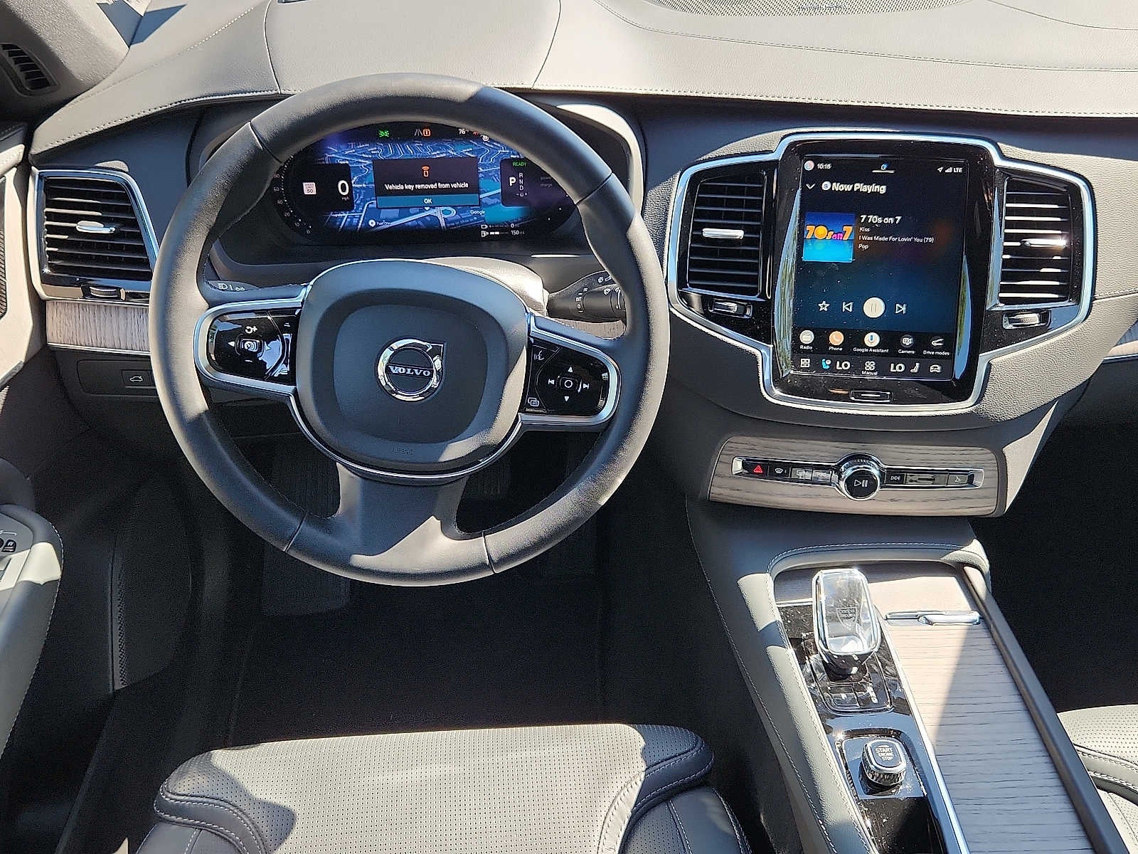 2024 Volvo XC90 Recharge Plug-In Hybrid Ultimate Bright Theme