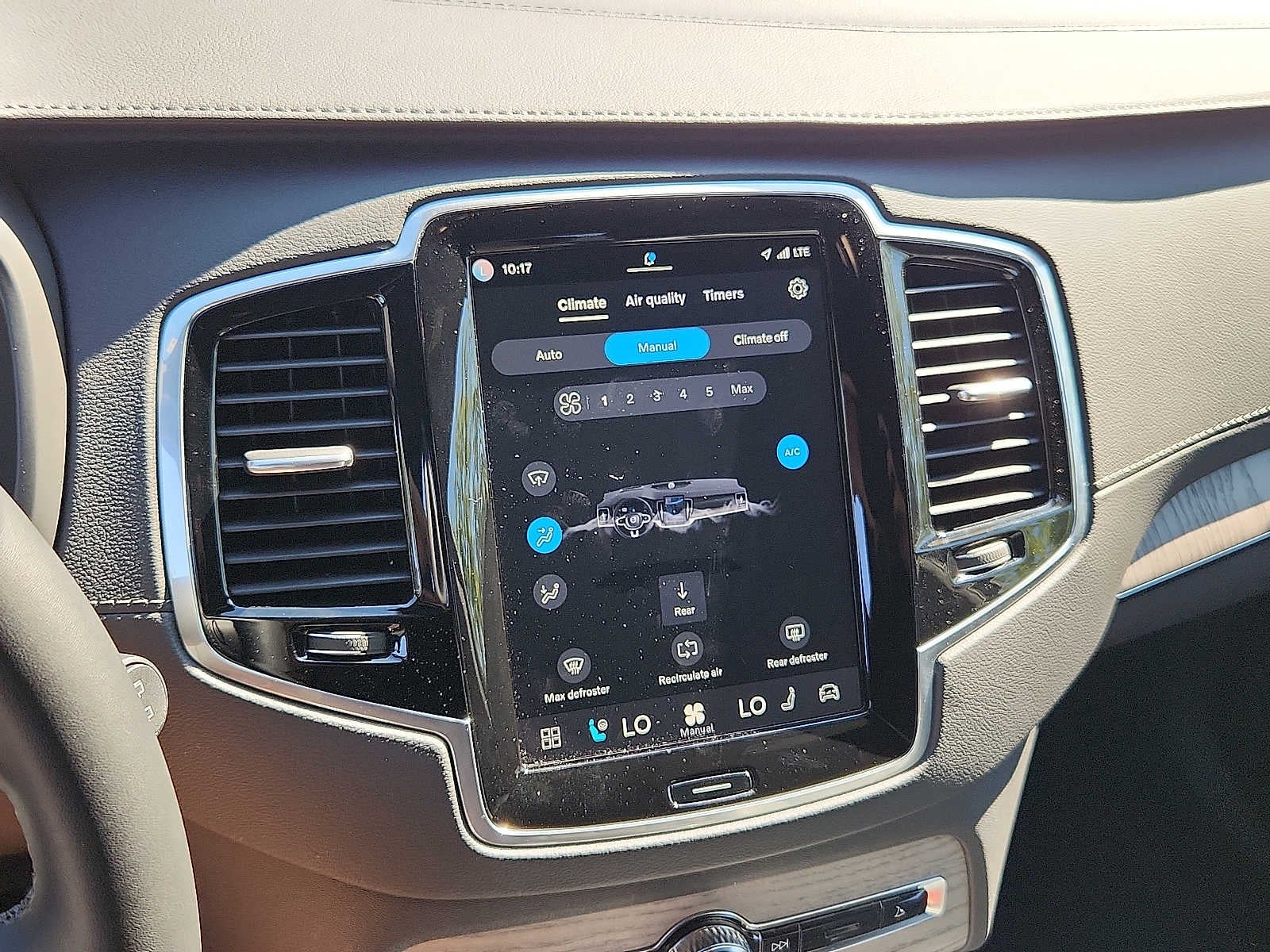 2024 Volvo XC90 Recharge Plug-In Hybrid Ultimate Bright Theme