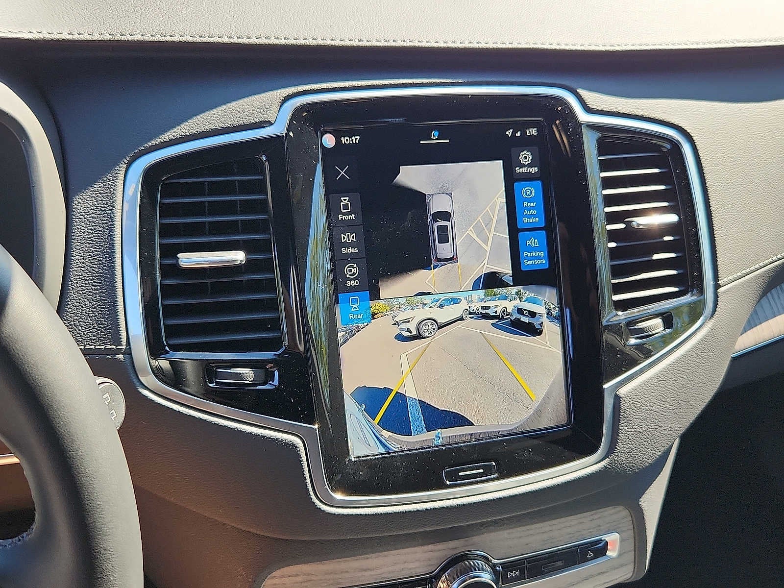 2024 Volvo XC90 Recharge Plug-In Hybrid Ultimate Bright Theme