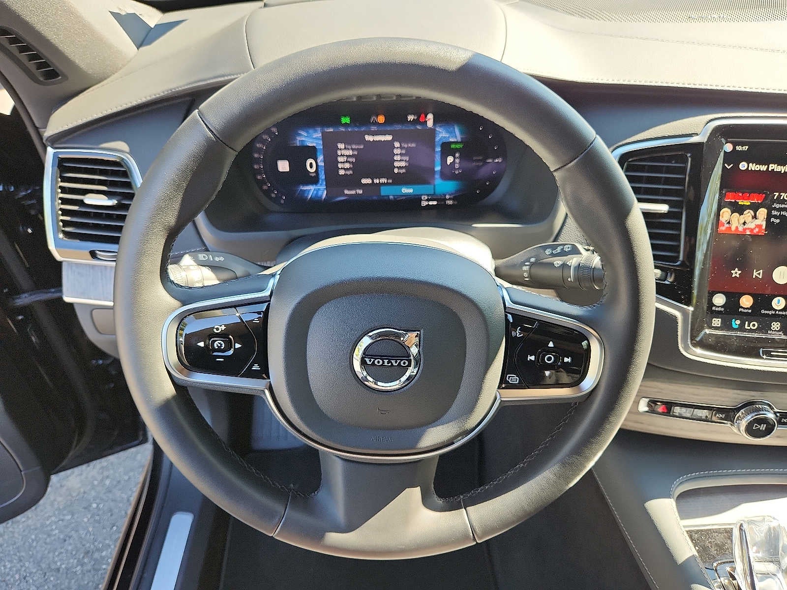 2024 Volvo XC90 Recharge Plug-In Hybrid Ultimate Bright Theme