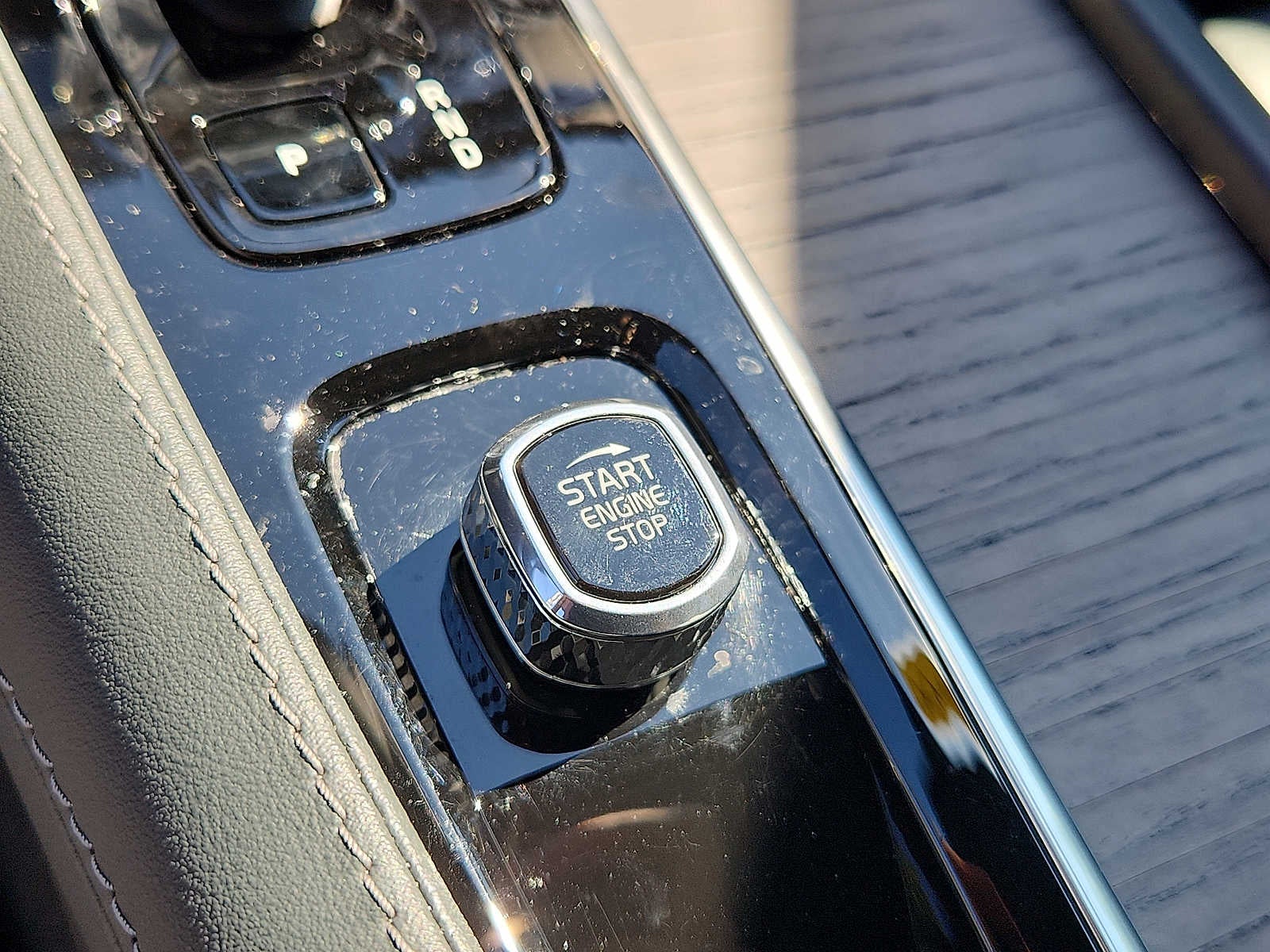 2024 Volvo XC90 Recharge Plug-In Hybrid Ultimate Bright Theme