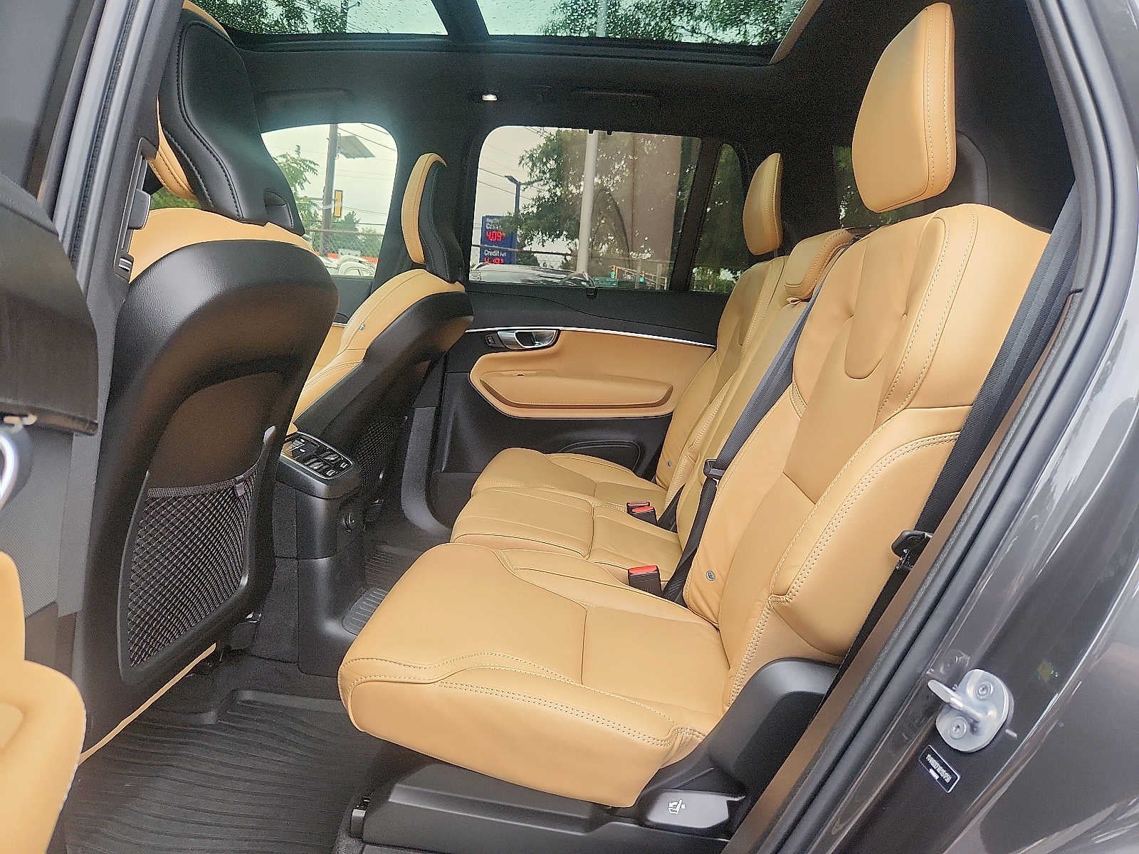 2024 Volvo XC90 Recharge Plug-In Hybrid Ultimate Bright Theme