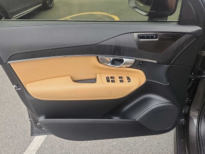 2024 Volvo XC90 Recharge Plug-In Hybrid Ultimate Bright Theme