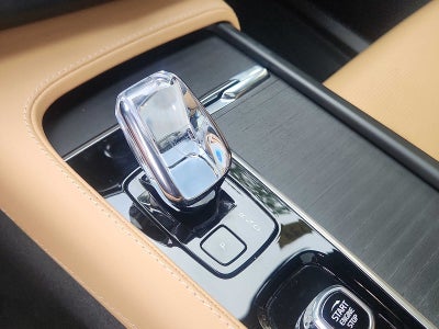 2024 Volvo XC90 Recharge Plug-In Hybrid Ultimate Bright Theme