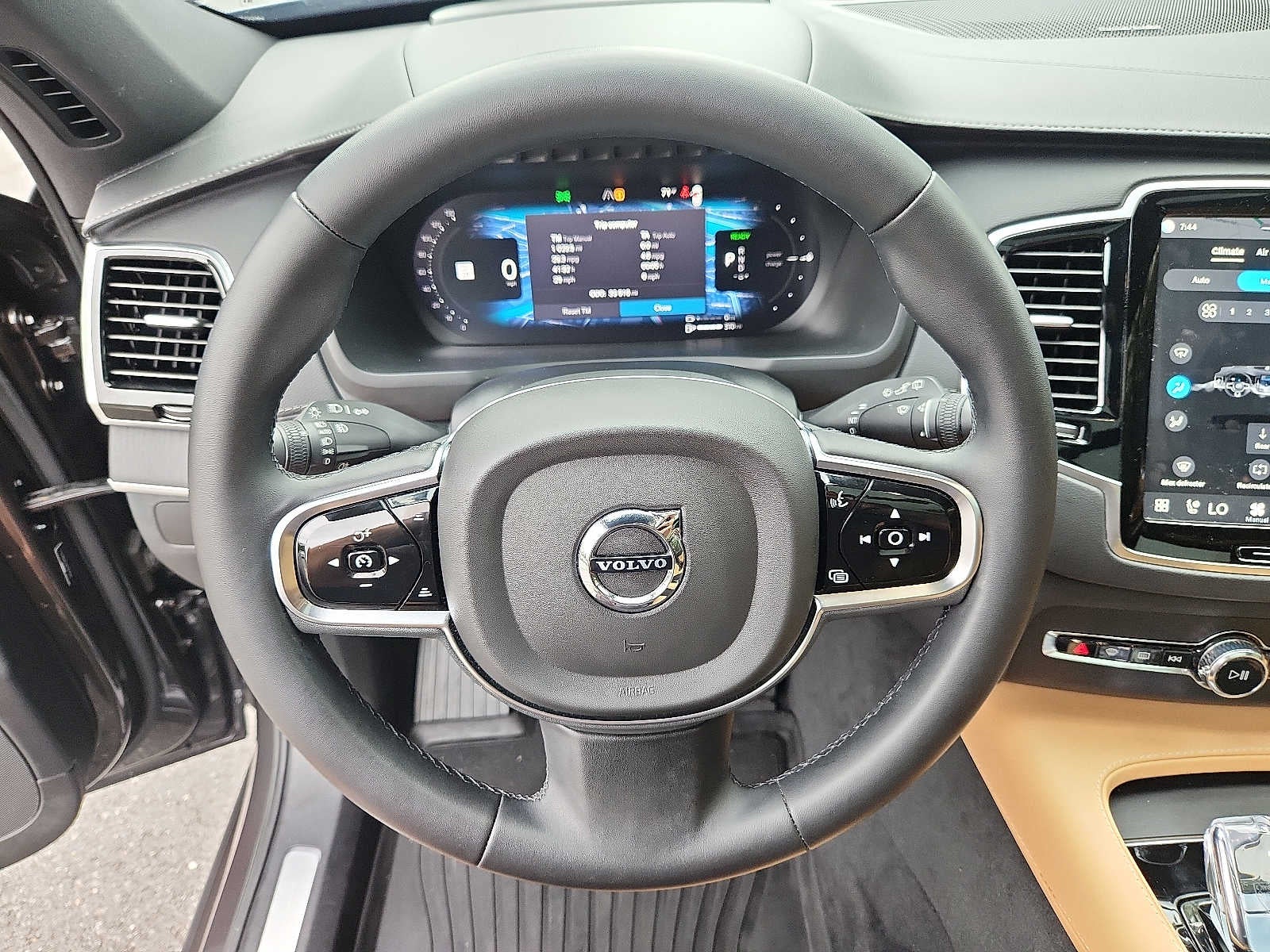 2024 Volvo XC90 Recharge Plug-In Hybrid Ultimate Bright Theme