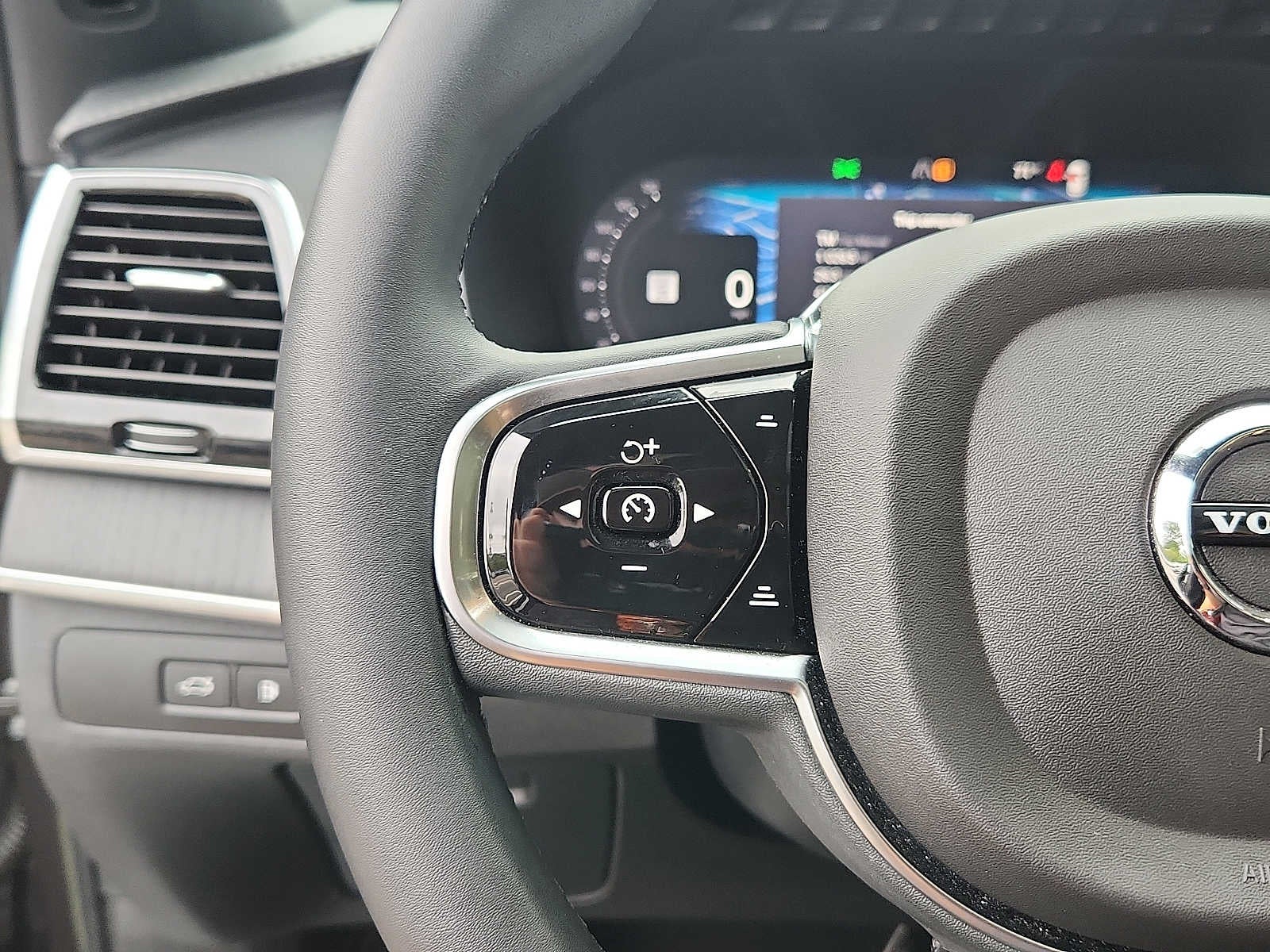 2024 Volvo XC90 Recharge Plug-In Hybrid Ultimate Bright Theme