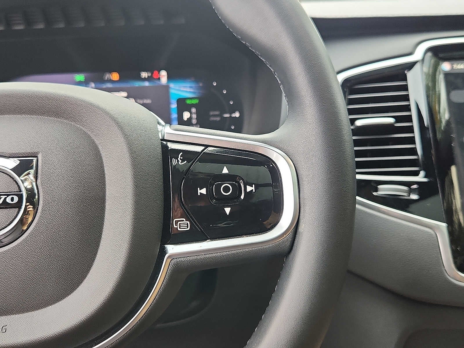 2024 Volvo XC90 Recharge Plug-In Hybrid Ultimate Bright Theme