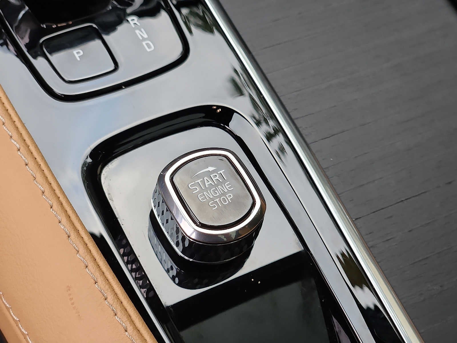2024 Volvo XC90 Recharge Plug-In Hybrid Ultimate Bright Theme
