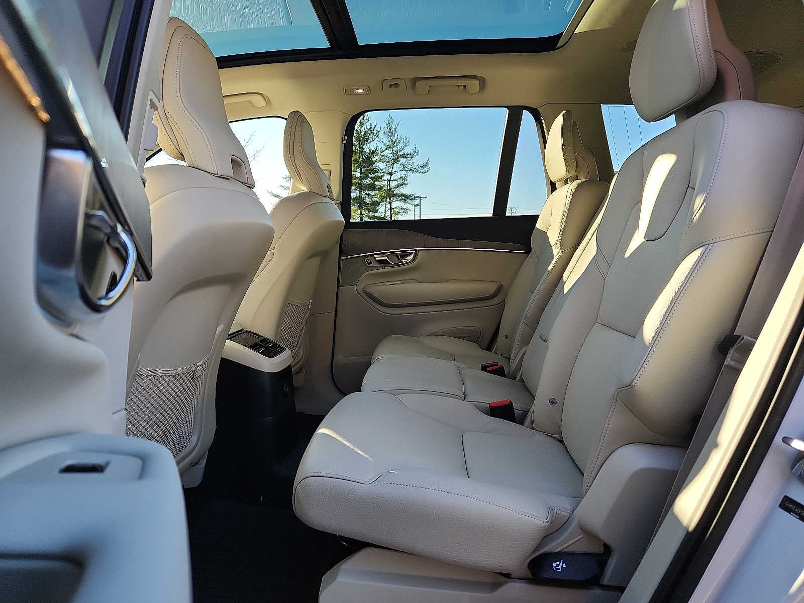 2023 Volvo XC90 Recharge Plug-In Hybrid Plus Dark Theme