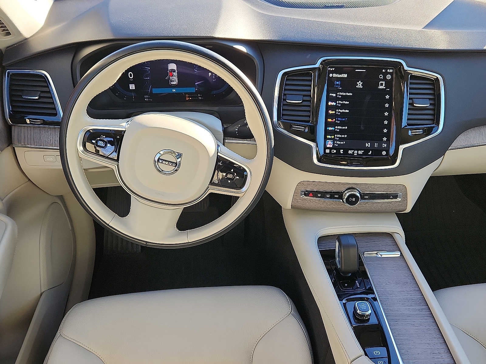 2023 Volvo XC90 Recharge Plug-In Hybrid Plus Dark Theme