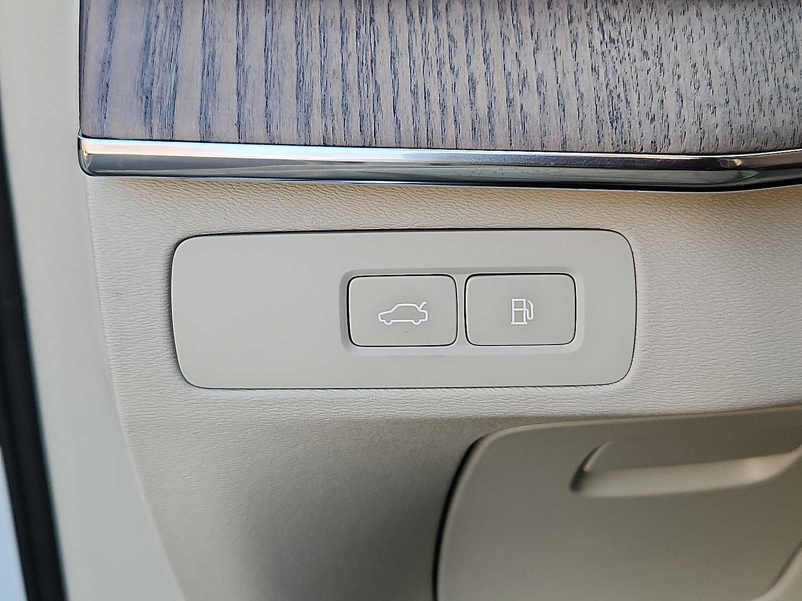 2023 Volvo XC90 Recharge Plug-In Hybrid Plus Dark Theme