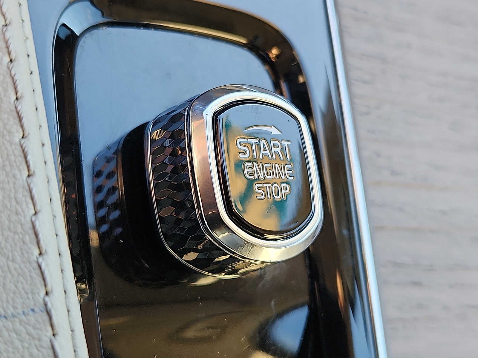 2023 Volvo XC90 Recharge Plug-In Hybrid Plus Dark Theme