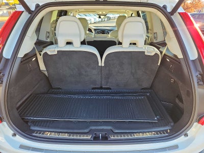 2023 Volvo XC90 Recharge Plug-In Hybrid Plus Dark Theme