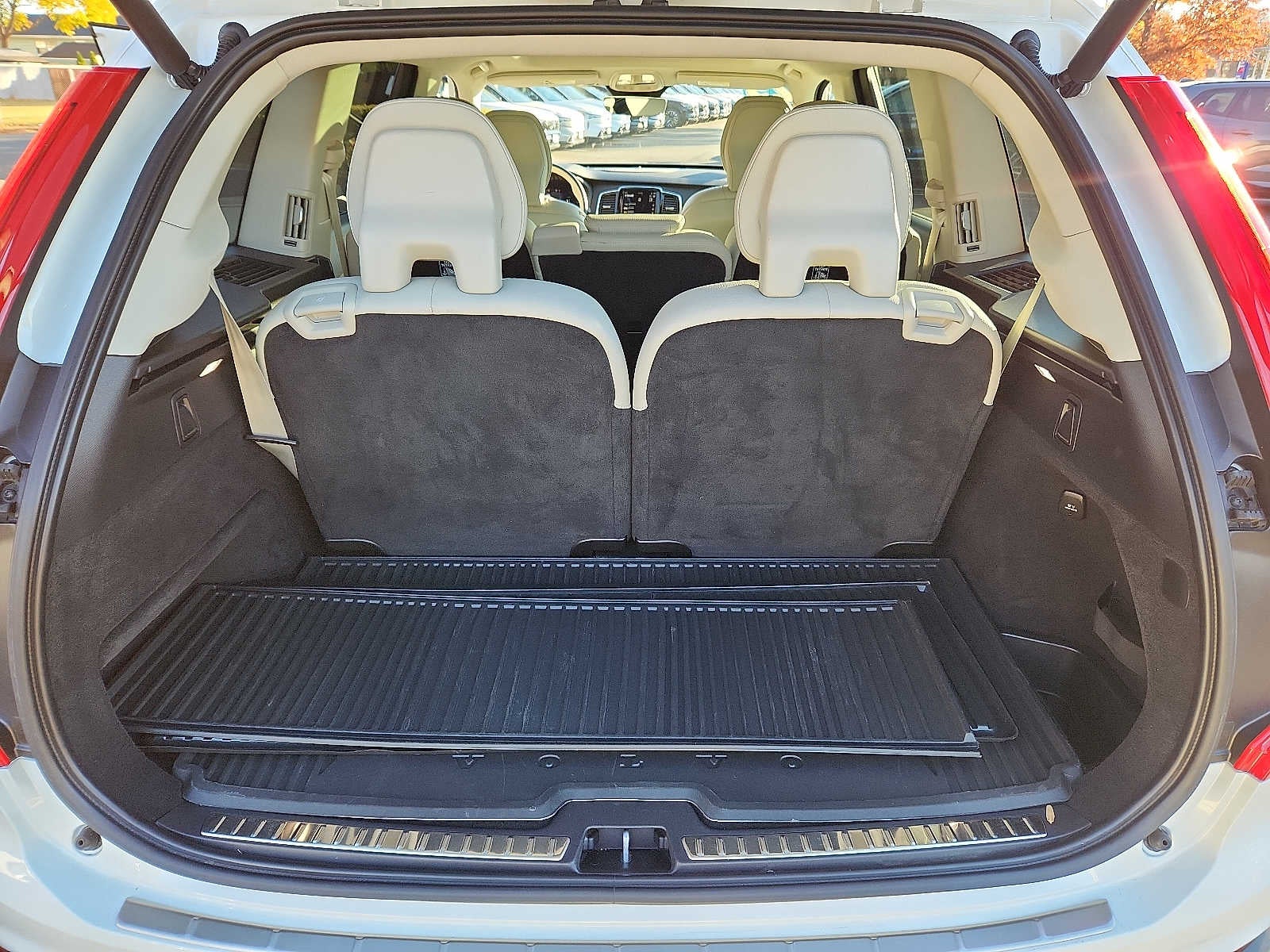 2023 Volvo XC90 Recharge Plug-In Hybrid Plus Dark Theme