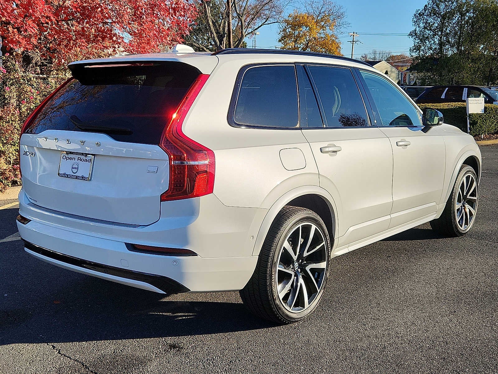 2023 Volvo XC90 Recharge Plug-In Hybrid Plus Dark Theme