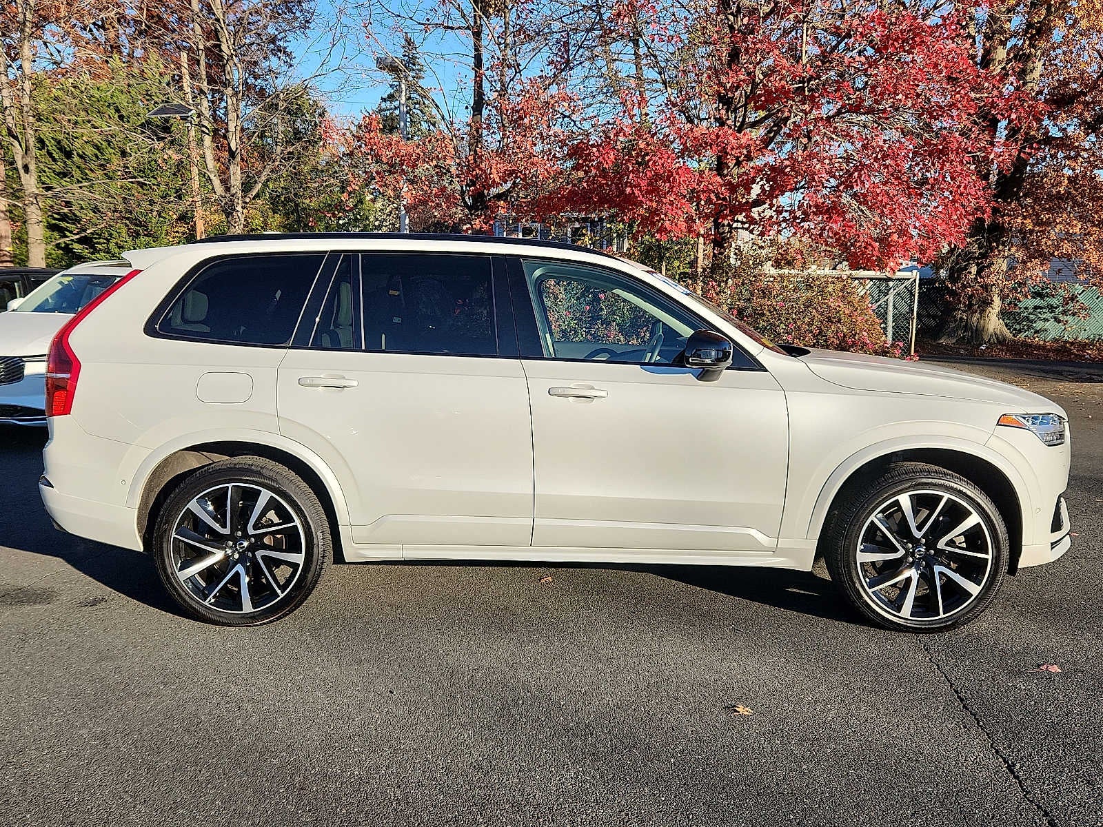 2023 Volvo XC90 Recharge Plug-In Hybrid Plus Dark Theme