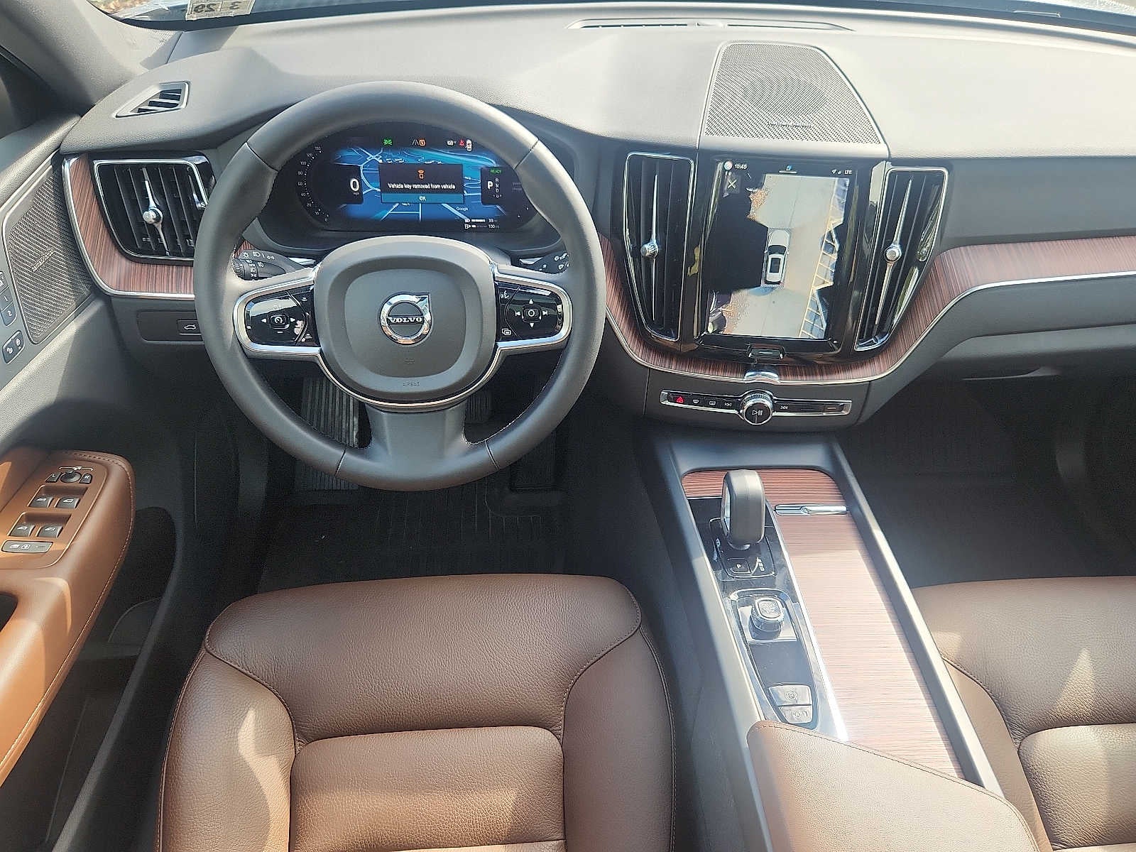 2024 Volvo XC60 Recharge Plug-In Hybrid Plus Dark Theme