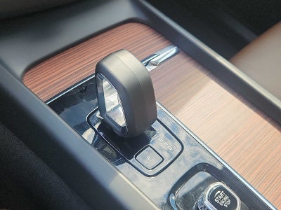 2024 Volvo XC60 Recharge Plug-In Hybrid Plus Dark Theme