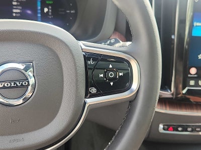 2024 Volvo XC60 Recharge Plug-In Hybrid Plus Dark Theme