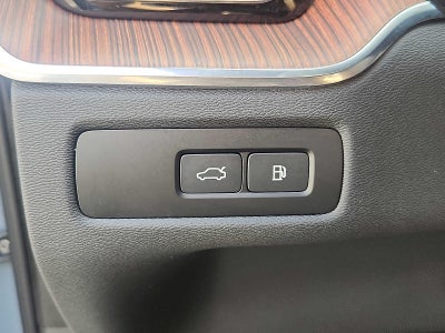 2024 Volvo XC60 Recharge Plug-In Hybrid Plus Dark Theme
