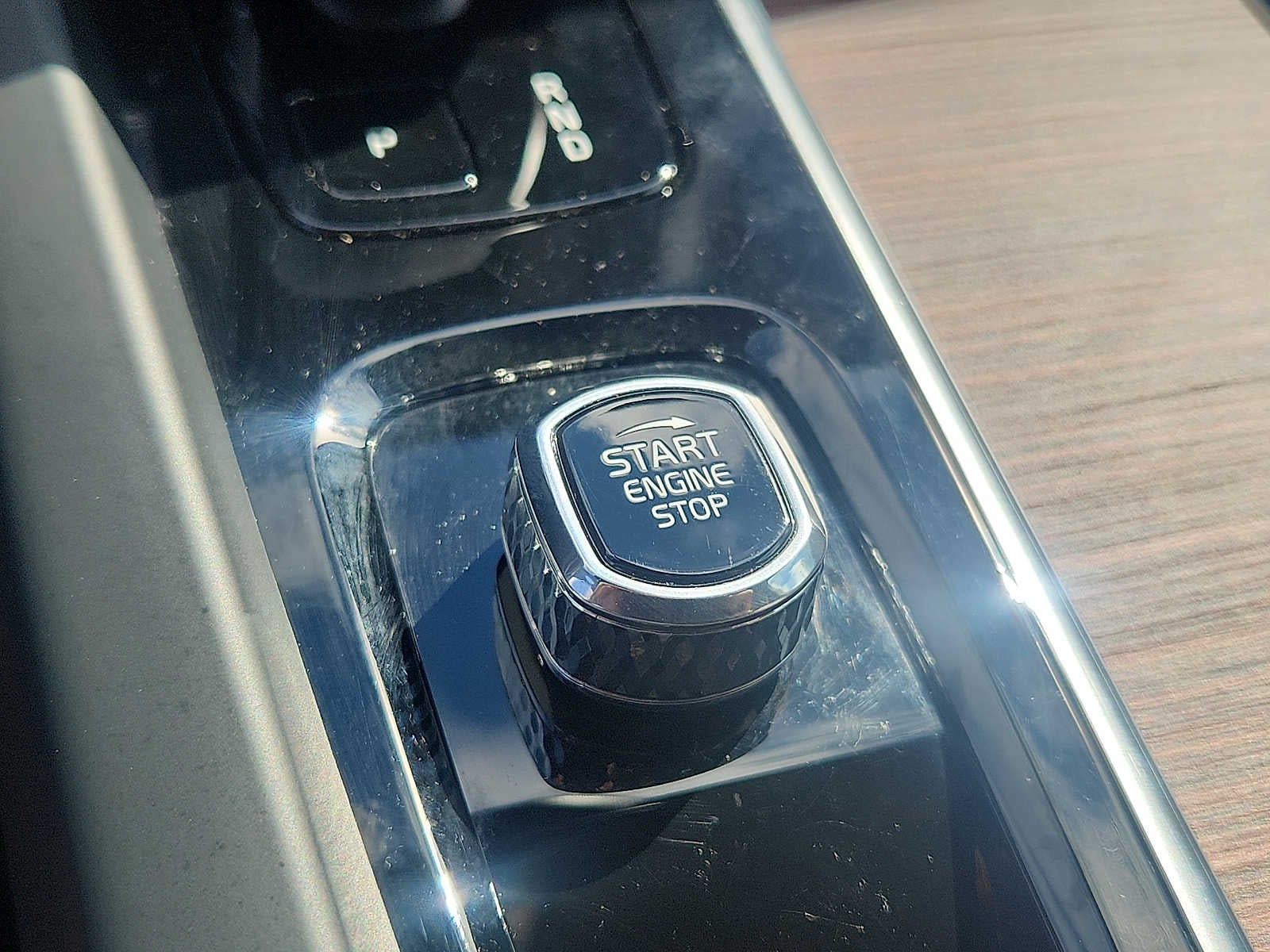 2024 Volvo XC60 Recharge Plug-In Hybrid Plus Dark Theme