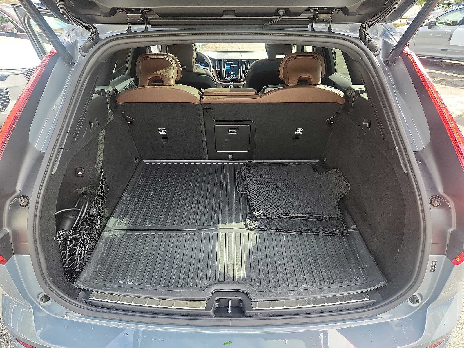 2024 Volvo XC60 Recharge Plug-In Hybrid Plus Dark Theme