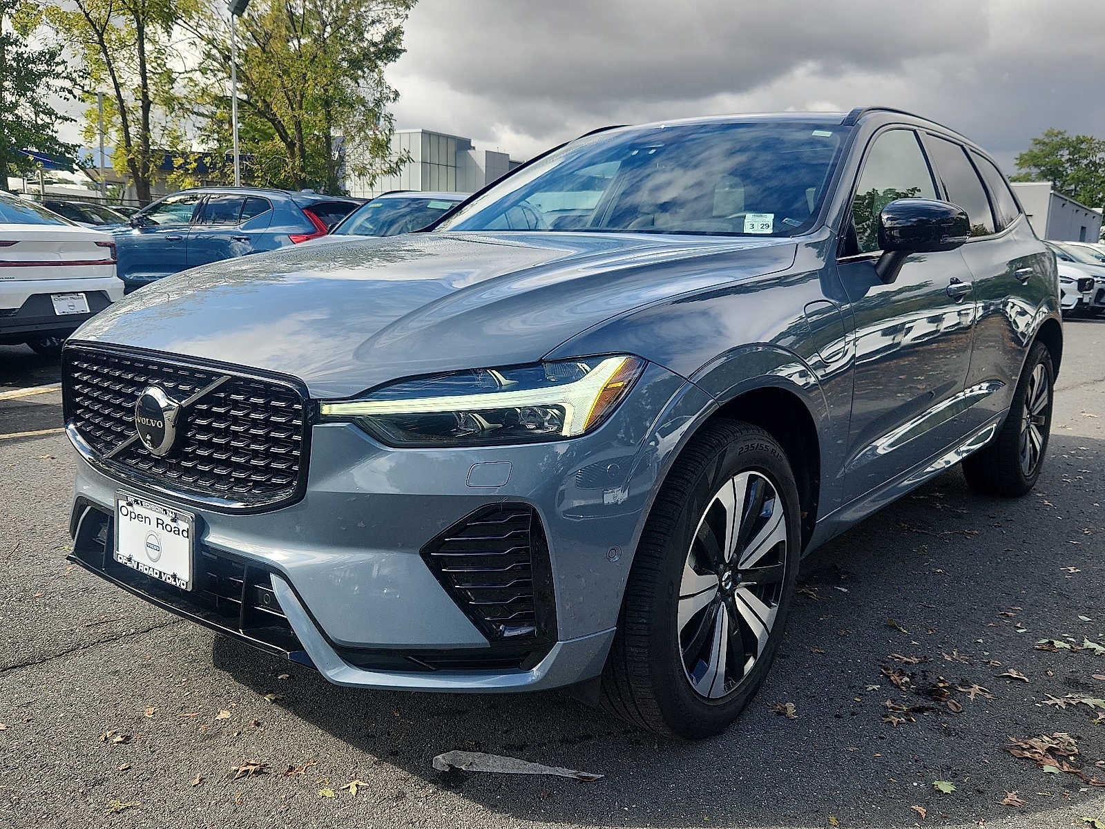 2024 Volvo XC60 Recharge Plug-In Hybrid Plus Dark Theme