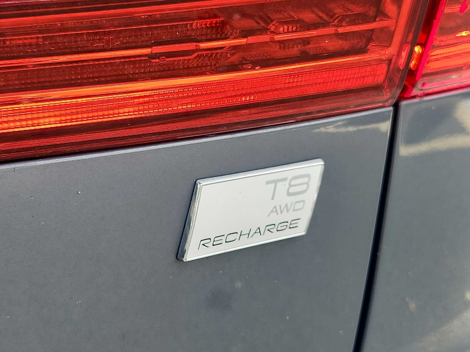 2024 Volvo XC60 Recharge Plug-In Hybrid Plus Dark Theme
