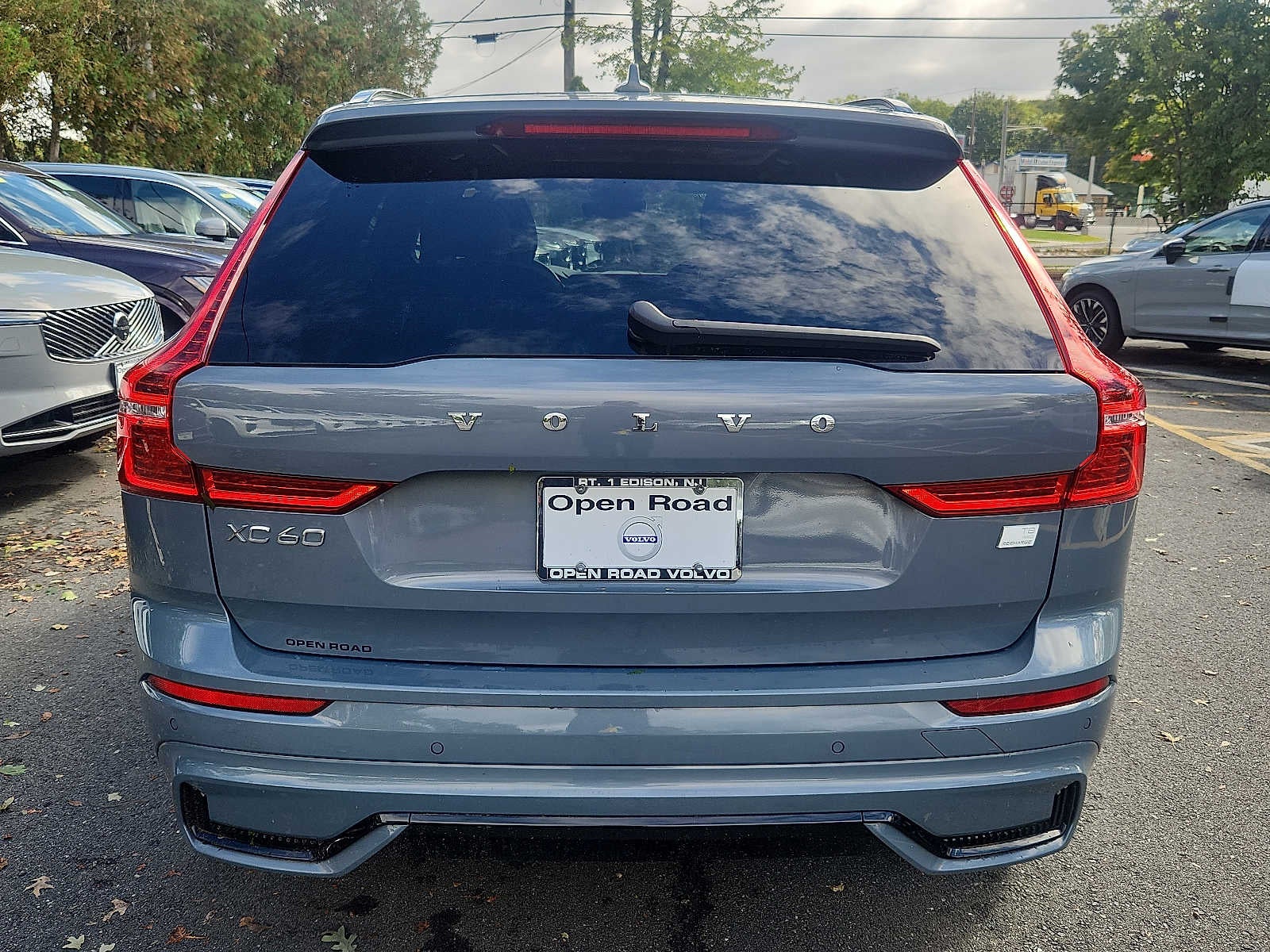 2024 Volvo XC60 Recharge Plug-In Hybrid Plus Dark Theme