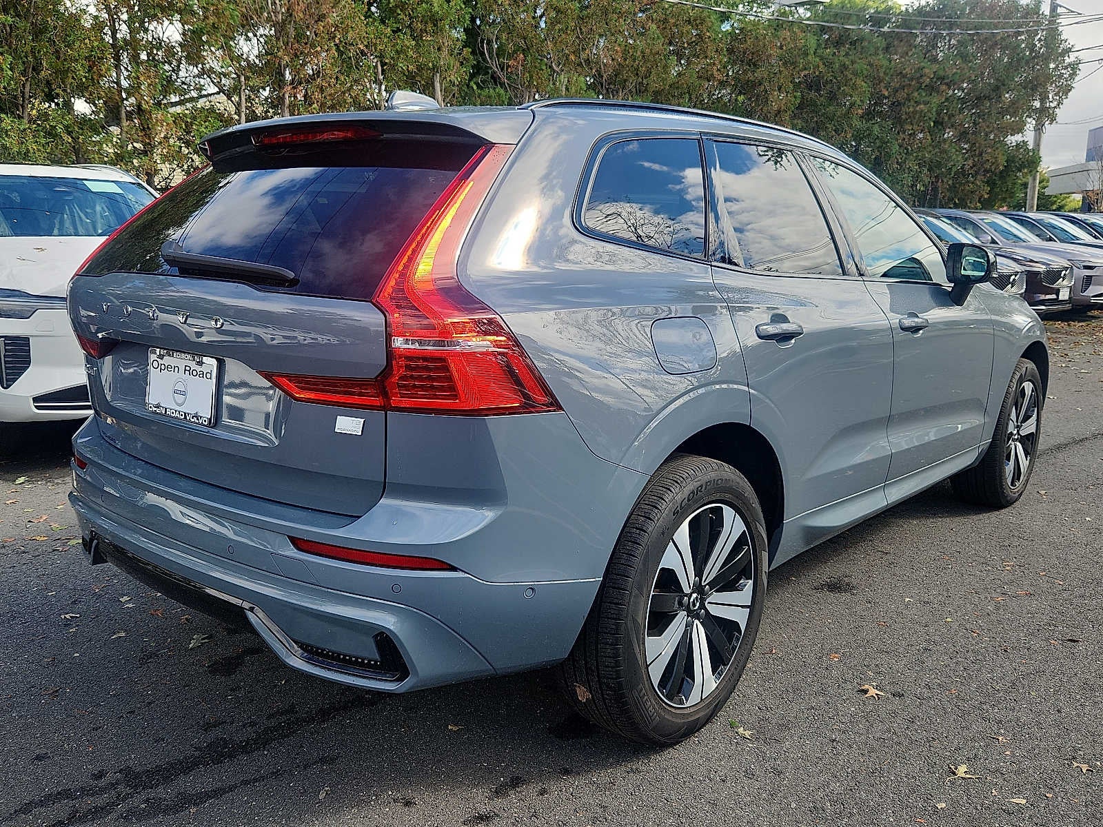 2024 Volvo XC60 Recharge Plug-In Hybrid Plus Dark Theme