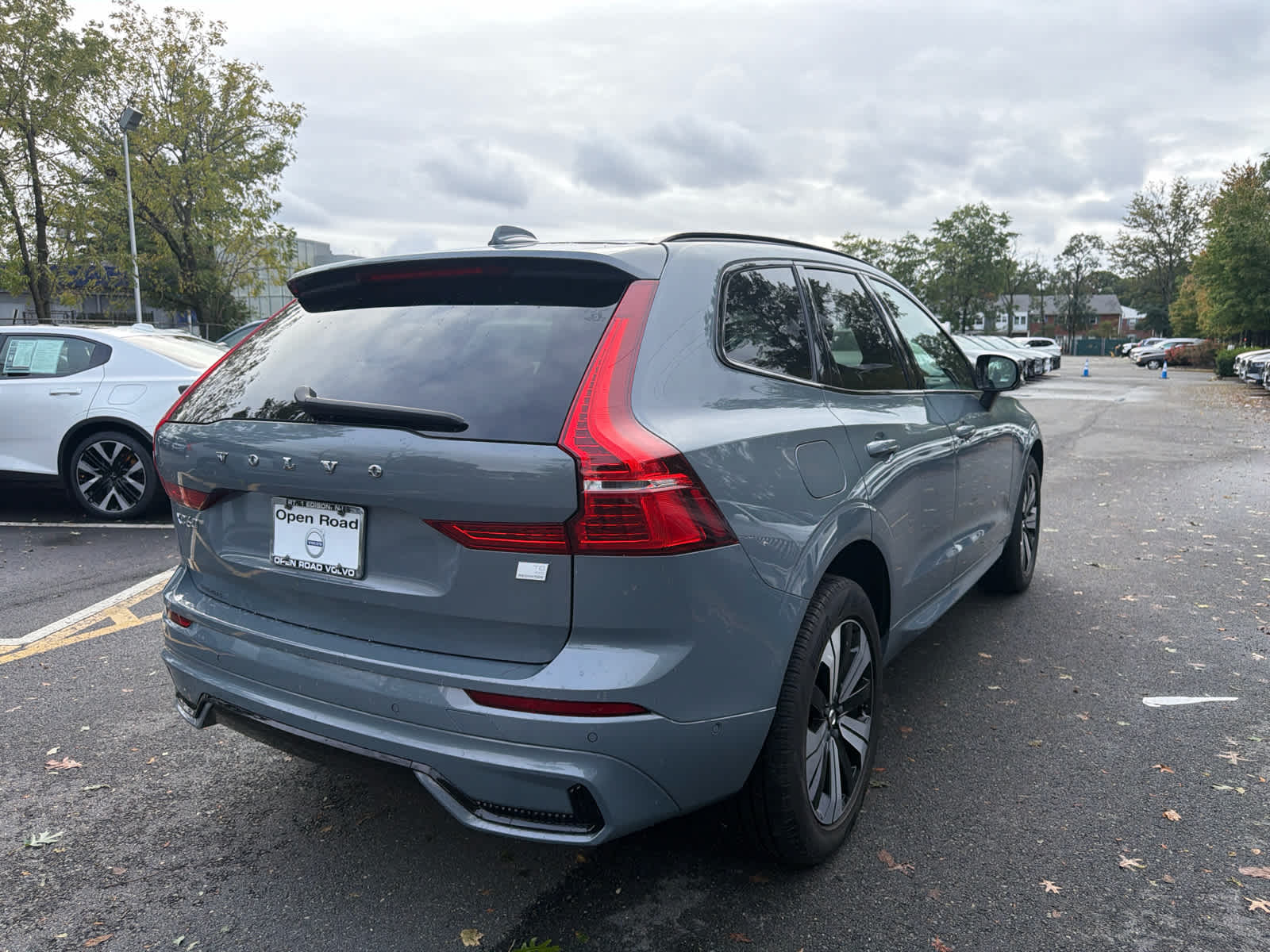 2024 Volvo XC60 Recharge Plug-In Hybrid Plus Dark Theme