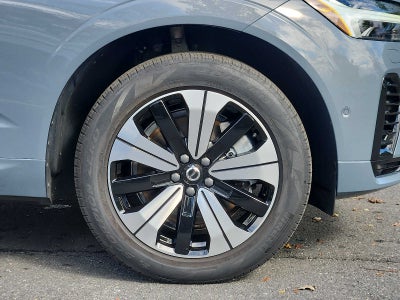 2024 Volvo XC60 Recharge Plug-In Hybrid Plus Dark Theme