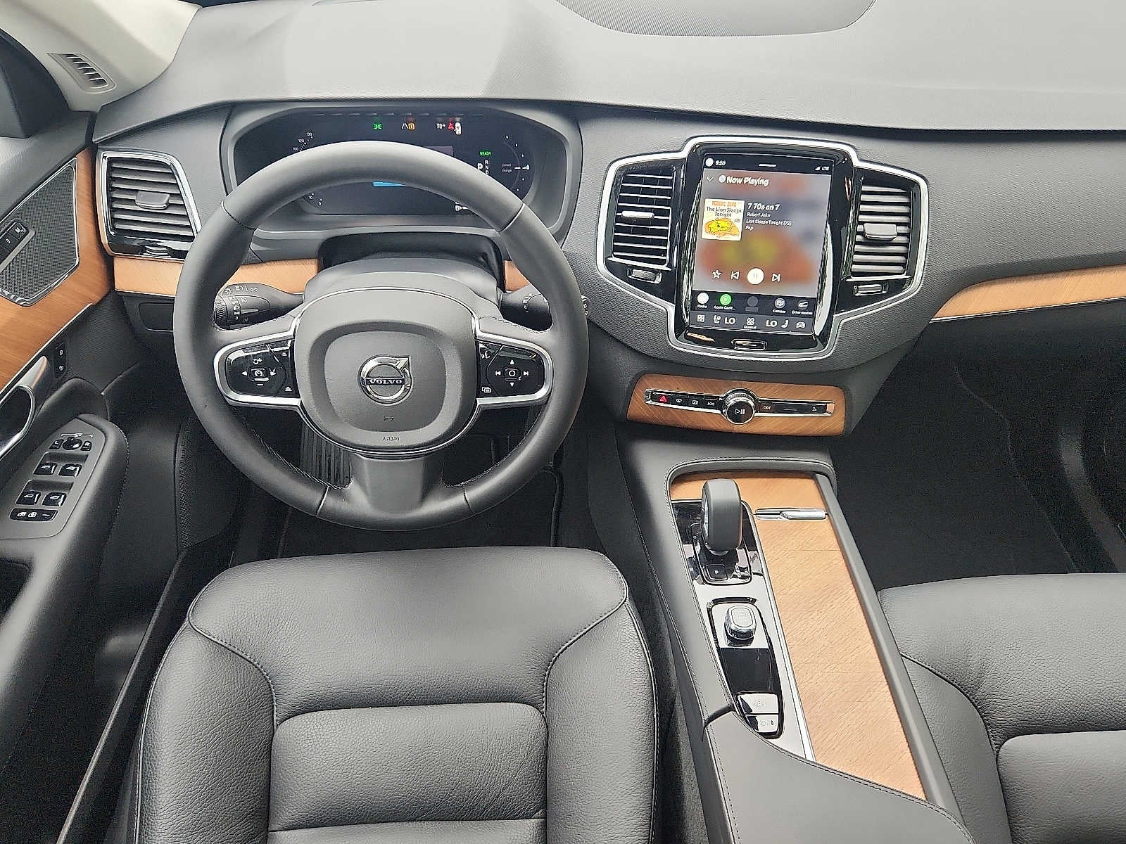 2025 Volvo XC90 Plug-In Hybrid Plus