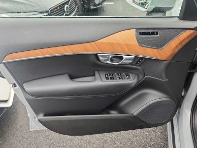 2025 Volvo XC90 Plug-In Hybrid Plus