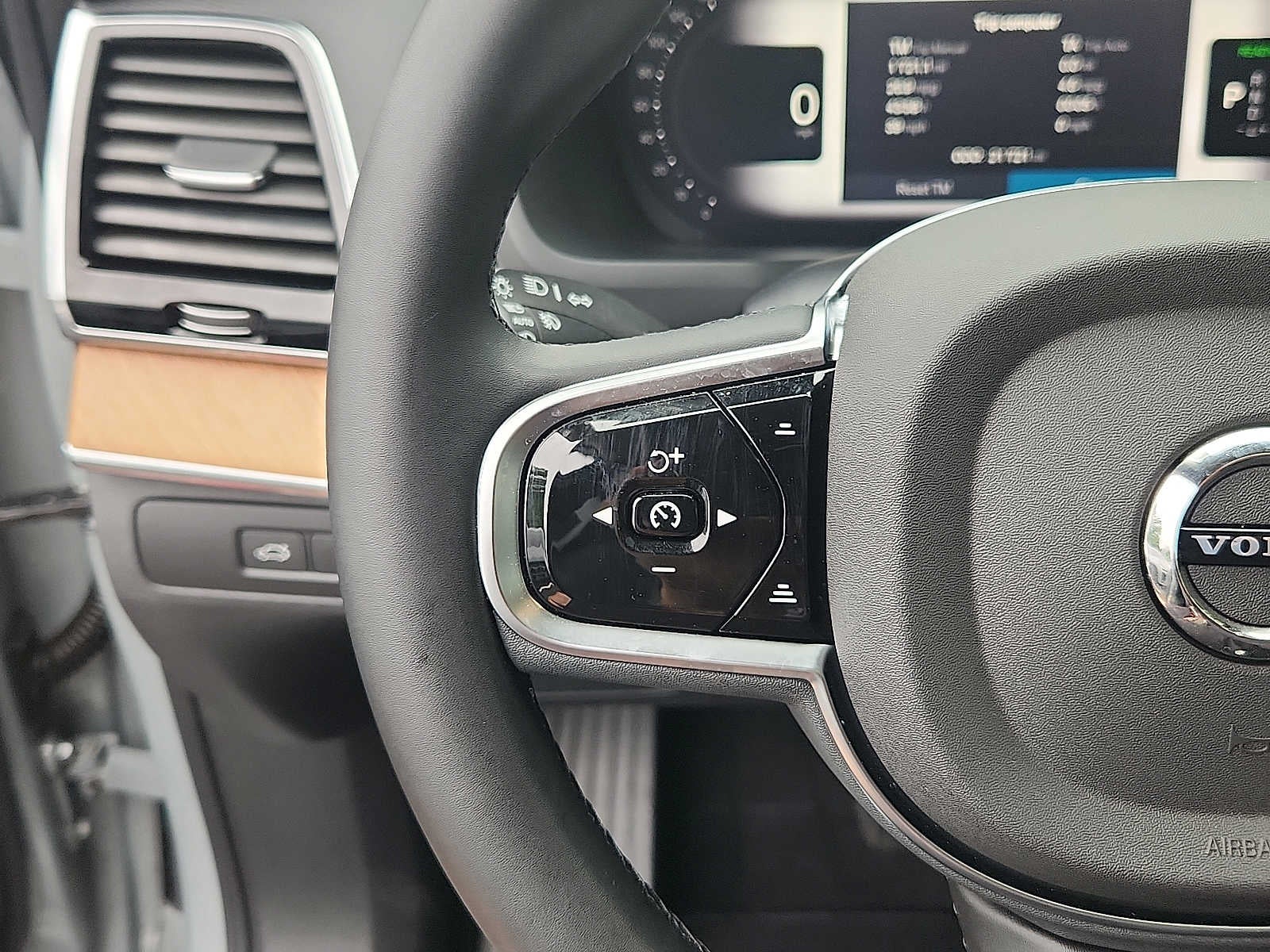 2025 Volvo XC90 Plug-In Hybrid Plus