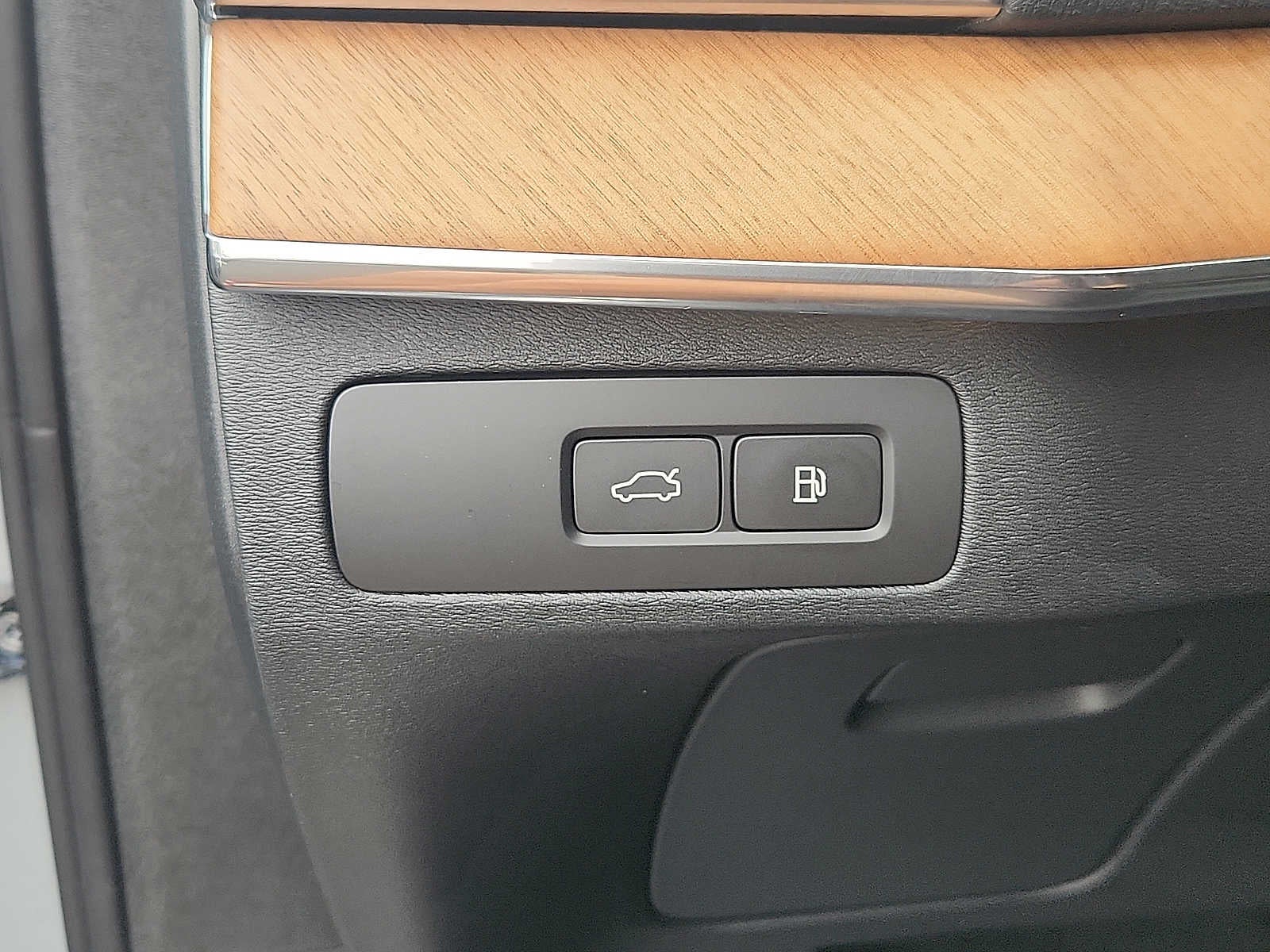 2025 Volvo XC90 Plug-In Hybrid Plus
