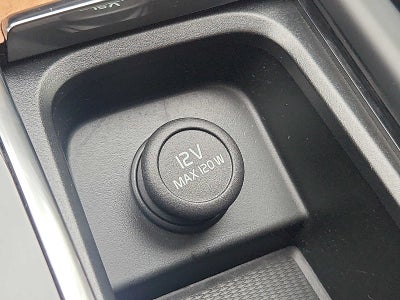 2025 Volvo XC90 Plug-In Hybrid Plus