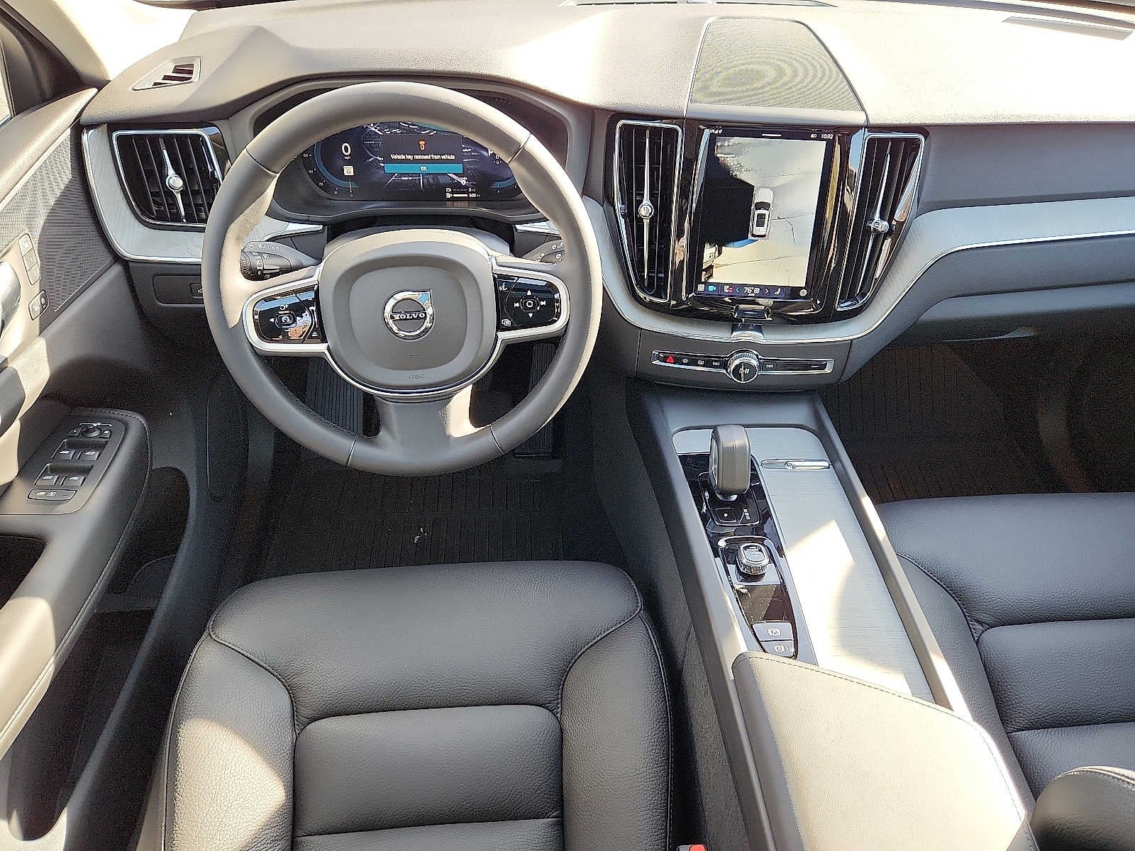 2025 Volvo XC60 Plug-In Hybrid Plus