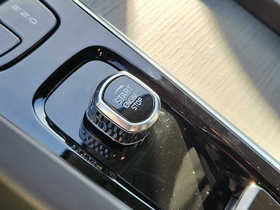 2025 Volvo XC60 Plug-In Hybrid Plus