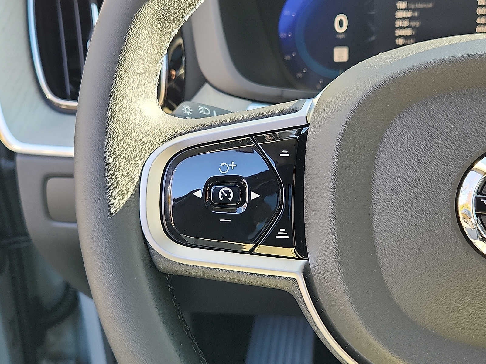 2025 Volvo XC60 Plug-In Hybrid Plus