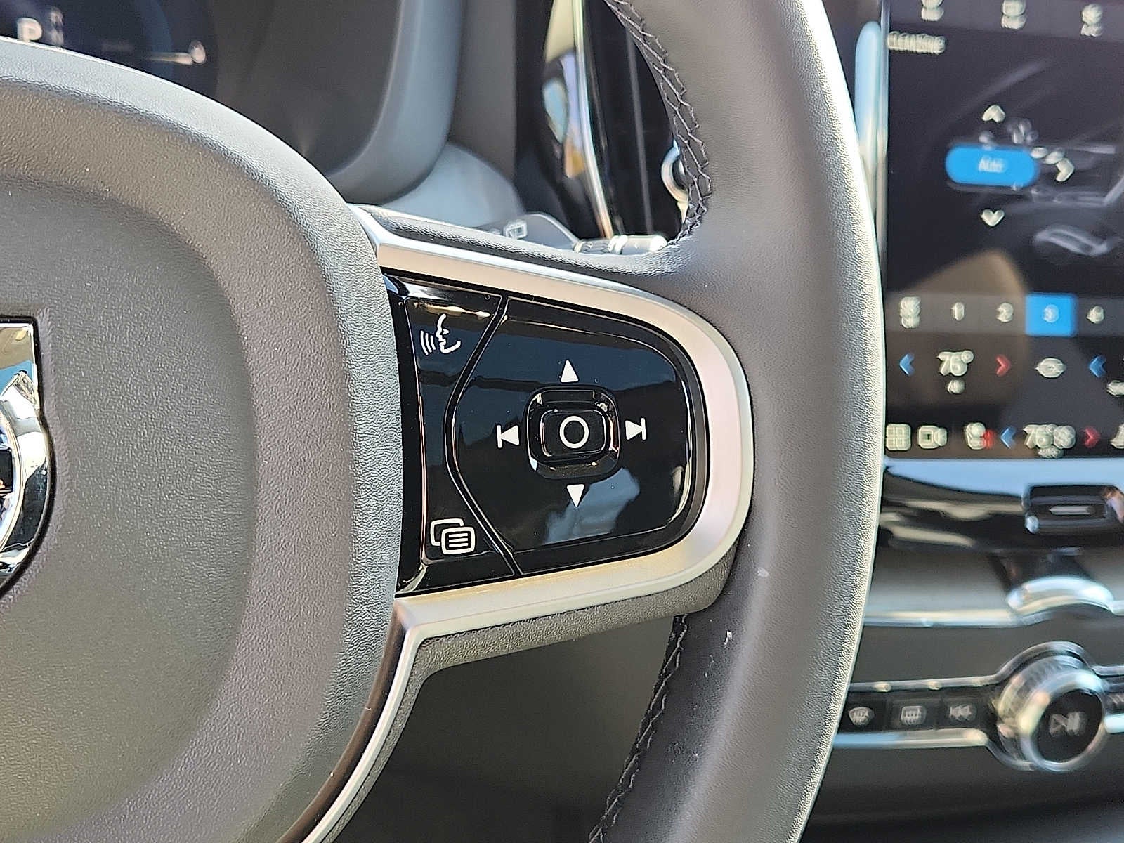 2025 Volvo XC60 Plug-In Hybrid Plus